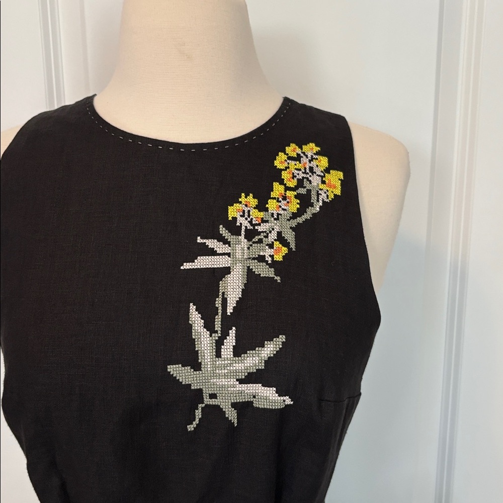 NEW EXQUISE Julieta dress in black Linen Embroidered Floral - Picture 5 of 12
